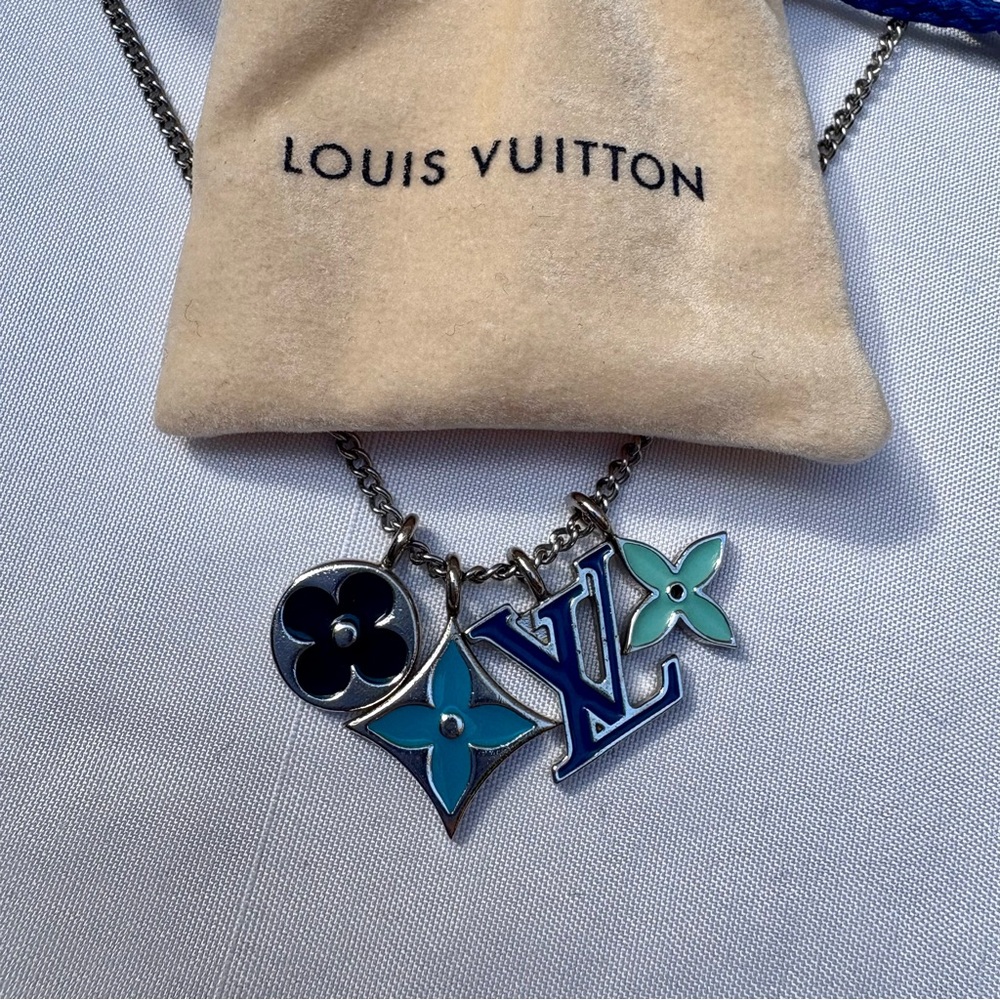 LV Instinct Enamelled Charm Necklace Silver and 4 shades of Blue - Picture 3 of 9